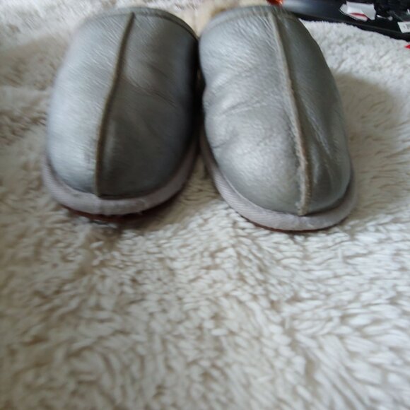 UGG Women's Slides Pearle Metallic Silver Fur Lined Scuff Slipper 9 - Picture 5 of 8